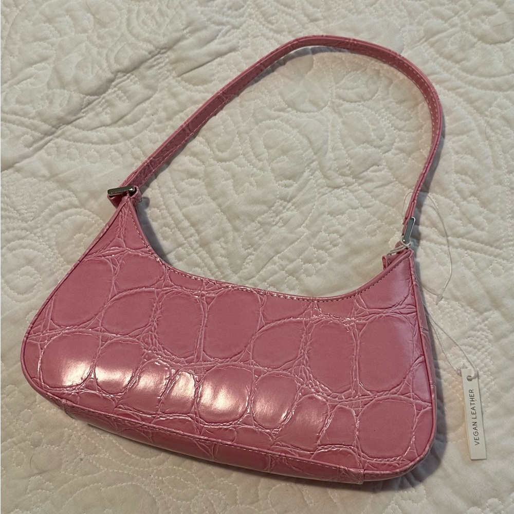 👛UO Crocodile Print Baguette Bag👛